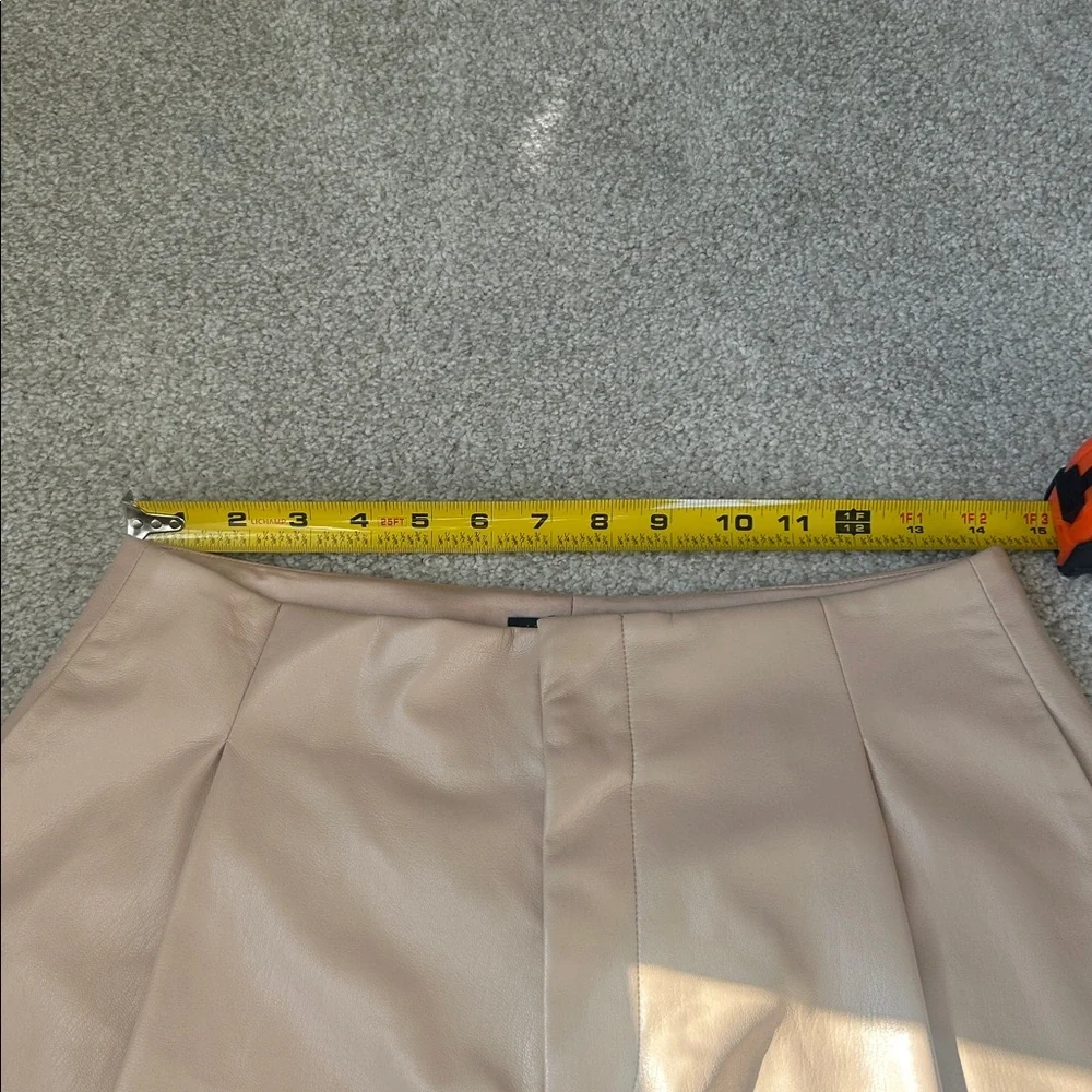 New Alice and Olivia Steffie faux leather shorts - Picture 11 of 16